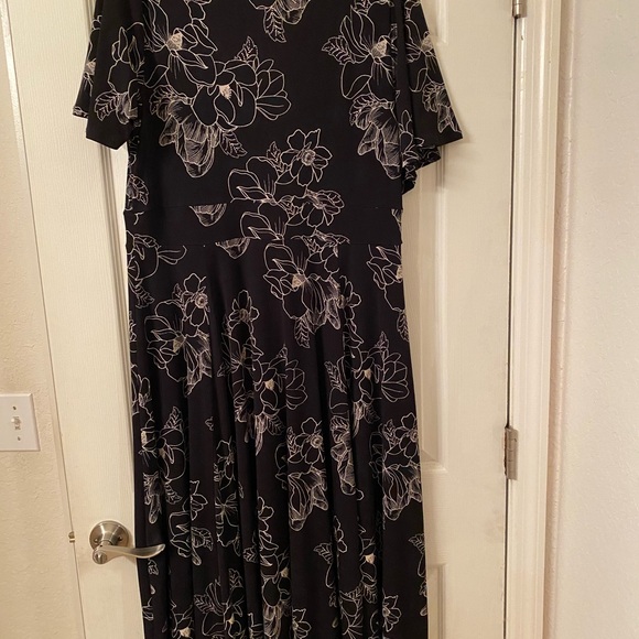 Torrid White Flutter Sleeve Maxi Dress - Picture 2 of 2